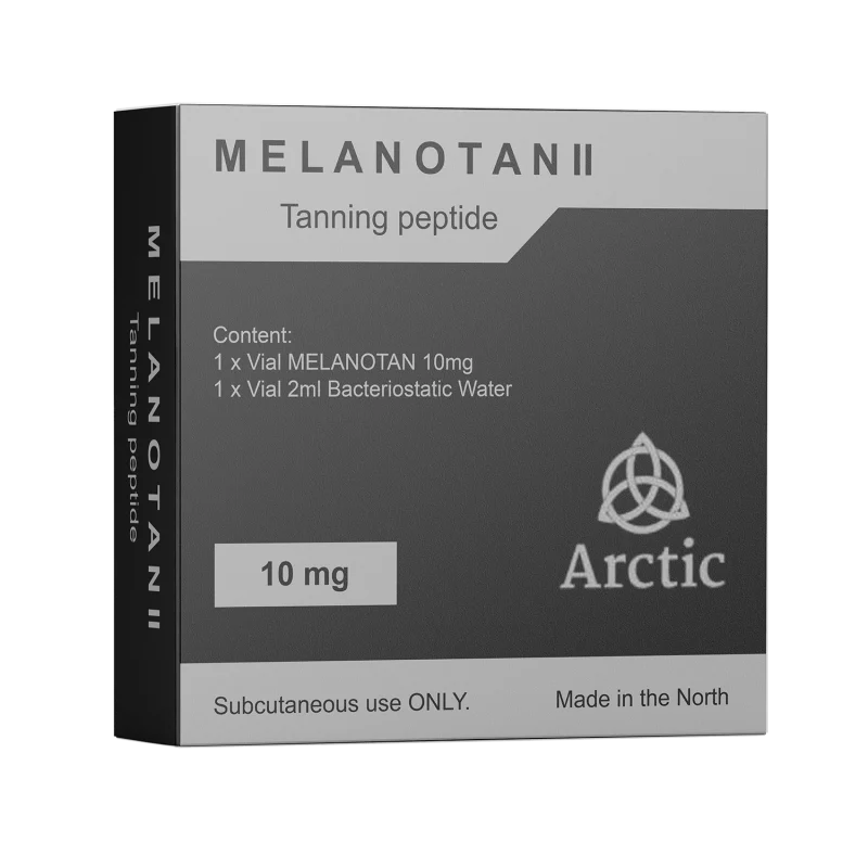 Bild av en förpackning märkt 'Melanotan II Tanning peptide' från Arctic, innehållande en vial med 10 mg Melanotan och en vial med 2 ml bakteriehämmande vatten. För subkutan användning, tillverkad i Norden.