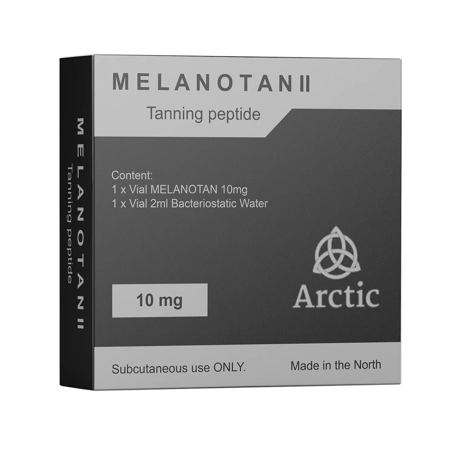 Melanotan 2 10mg Arctic 1 Bild av en förpackning märkt 'Melanotan II Tanning peptide' från Arctic, innehållande en vial med 10 mg Melanotan och en vial med 2 ml bakteriehämmande vatten. För subkutan användning, tillverkad i Norden.